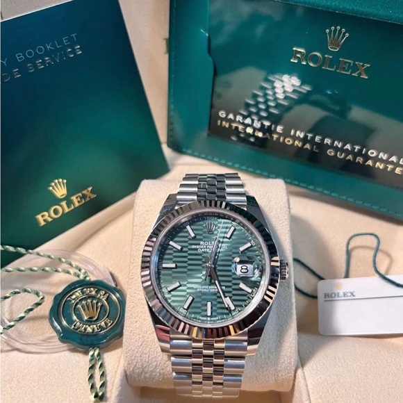 Rolex Datejust 41 Motif Green dial 126334 ref # - Picture 1 of 5